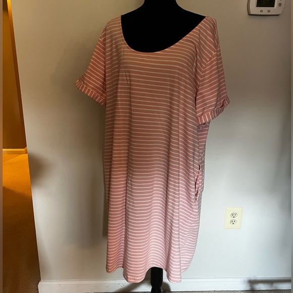 Chic Soul Dresses & Skirts - 💕 Size 3X Chic Soul Black and Pink Striped Dress with Button Detailing down Back
